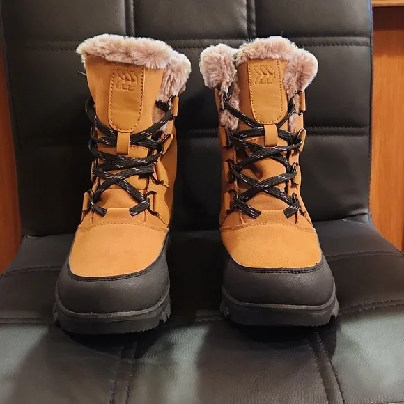 (NWOT) Women All IN MOTION Winter boots - Picture 2 of 9